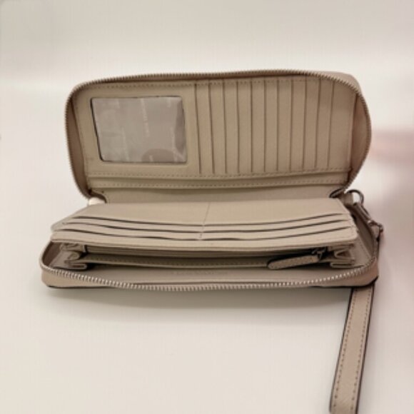 Michael Kors Jet Set Travel Zip Around Wristlet Wallet Beige Leather - Picture 3 of 6